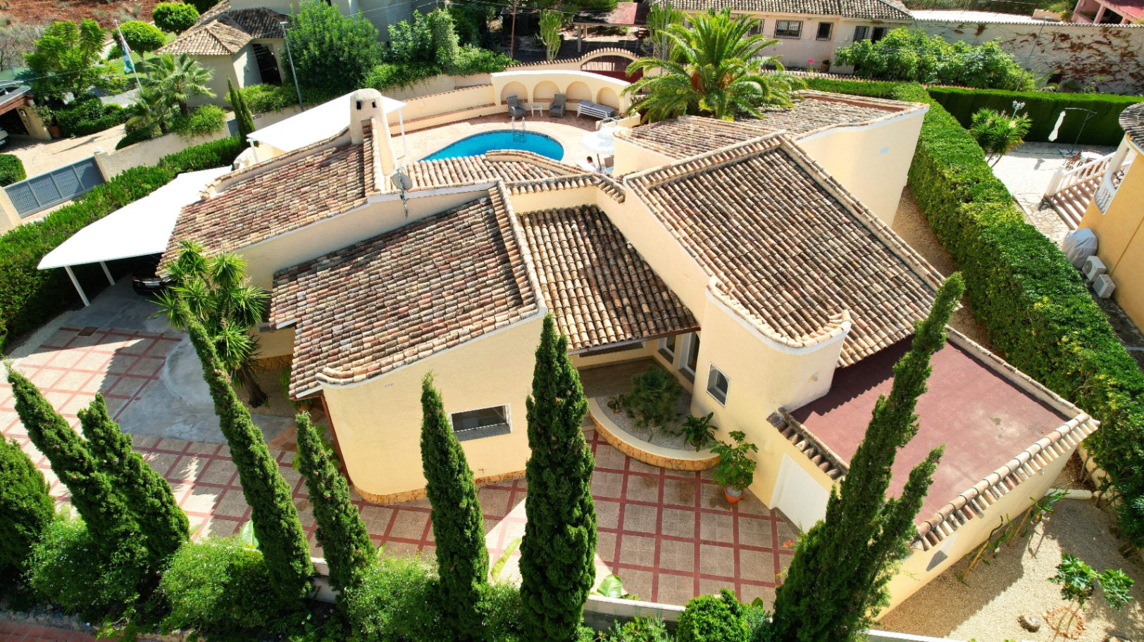 Villa Mediterránea construida en una planta en Altea, Urb. Santa Clara, con mucha privacidad