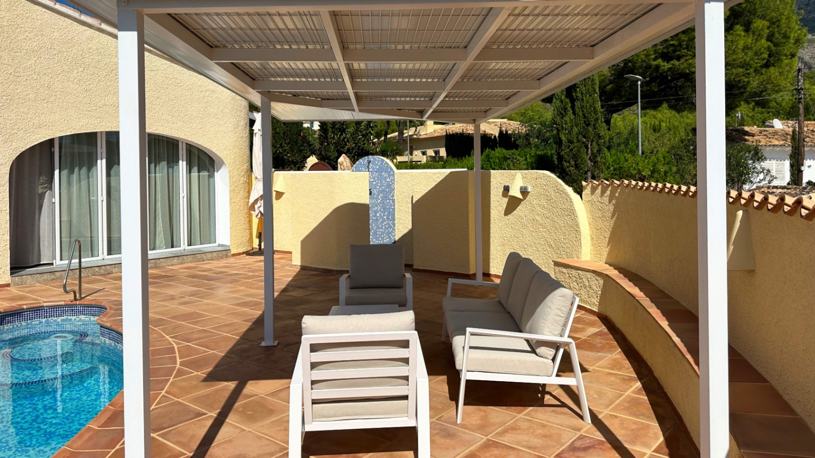 Villa Mediterránea construida en una planta en Altea, Urb. Santa Clara, con mucha privacidad