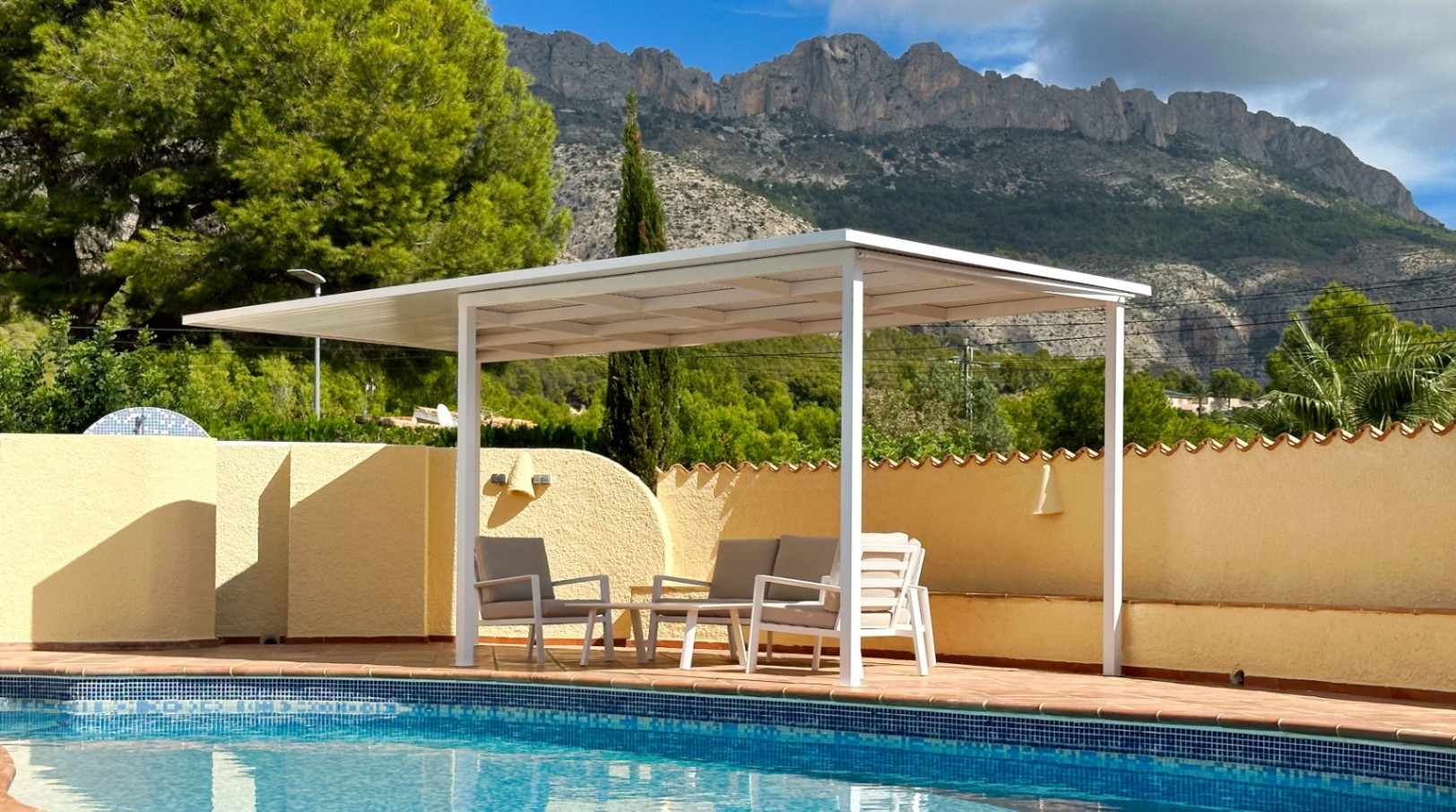 Villa Mediterránea construida en una planta en Altea, Urb. Santa Clara, con mucha privacidad