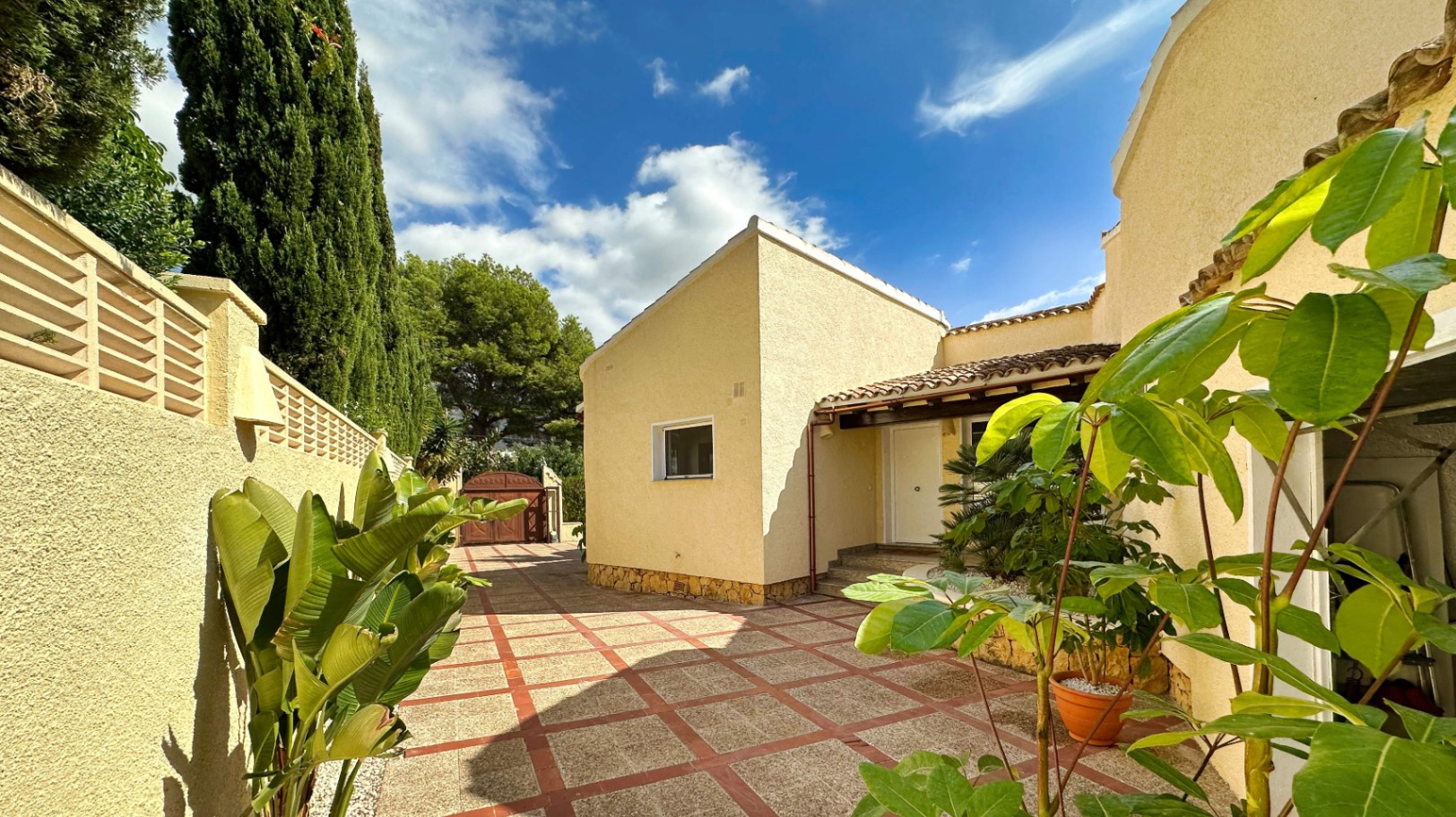Villa Mediterránea construida en una planta en Altea, Urb. Santa Clara, con mucha privacidad