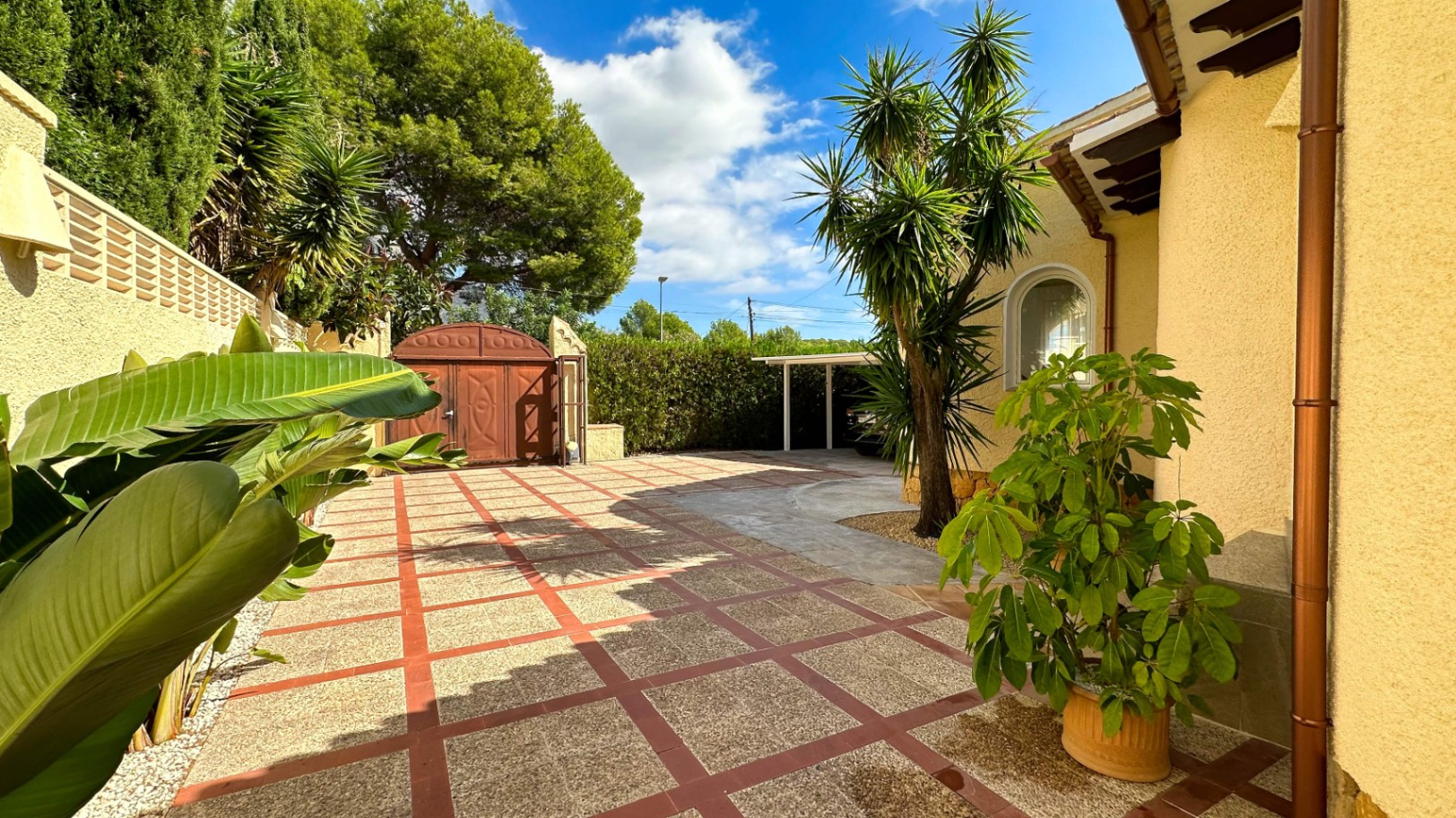Villa Mediterránea construida en una planta en Altea, Urb. Santa Clara, con mucha privacidad