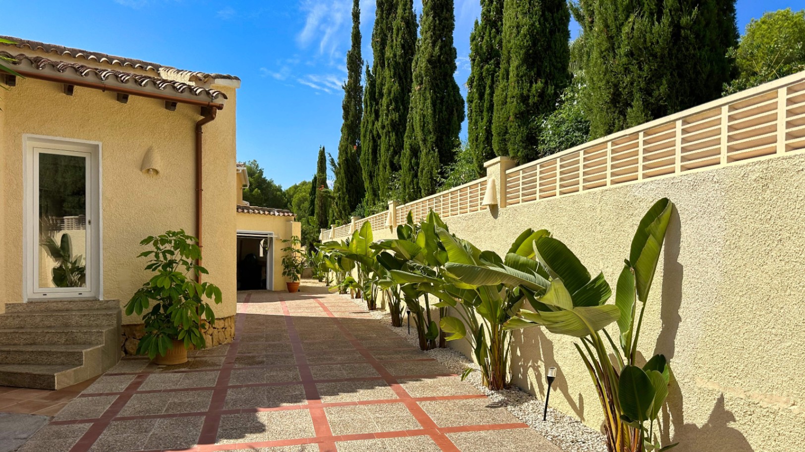 Villa Mediterránea construida en una planta en Altea, Urb. Santa Clara, con mucha privacidad