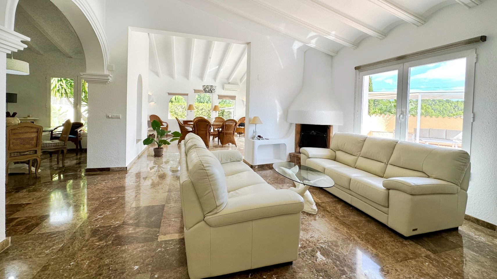 Villa Mediterránea construida en una planta en Altea, Urb. Santa Clara, con mucha privacidad