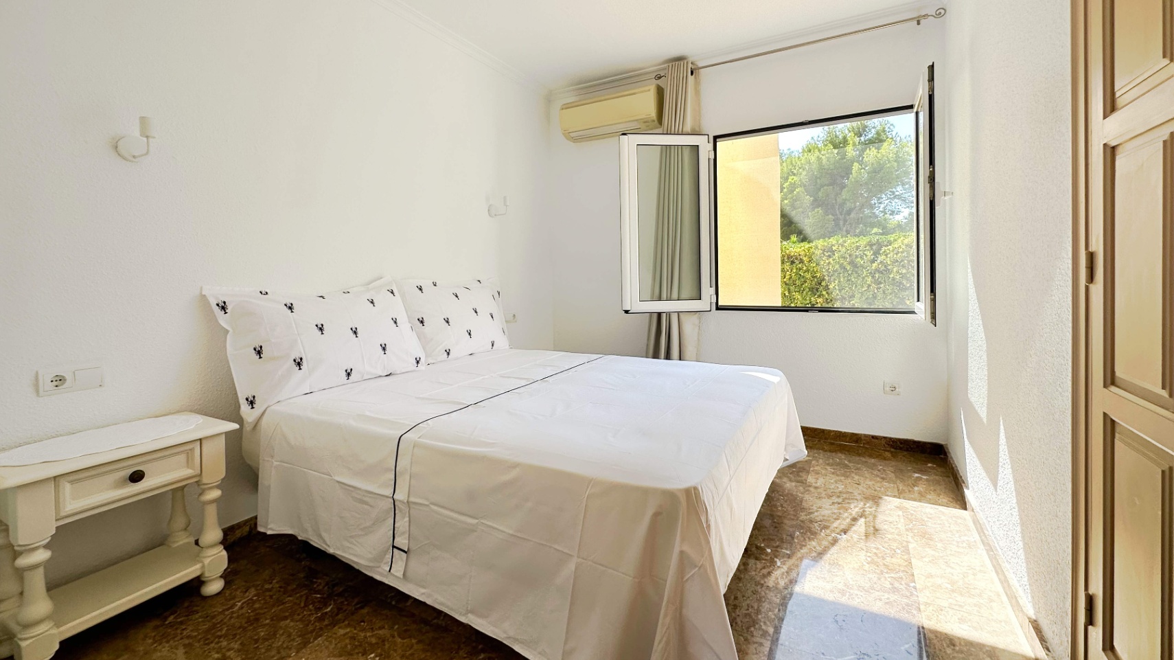 Villa Mediterránea construida en una planta en Altea, Urb. Santa Clara, con mucha privacidad