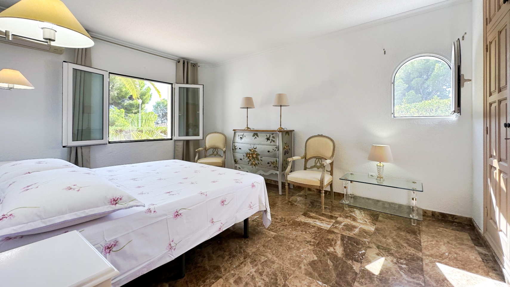 Villa Mediterránea construida en una planta en Altea, Urb. Santa Clara, con mucha privacidad