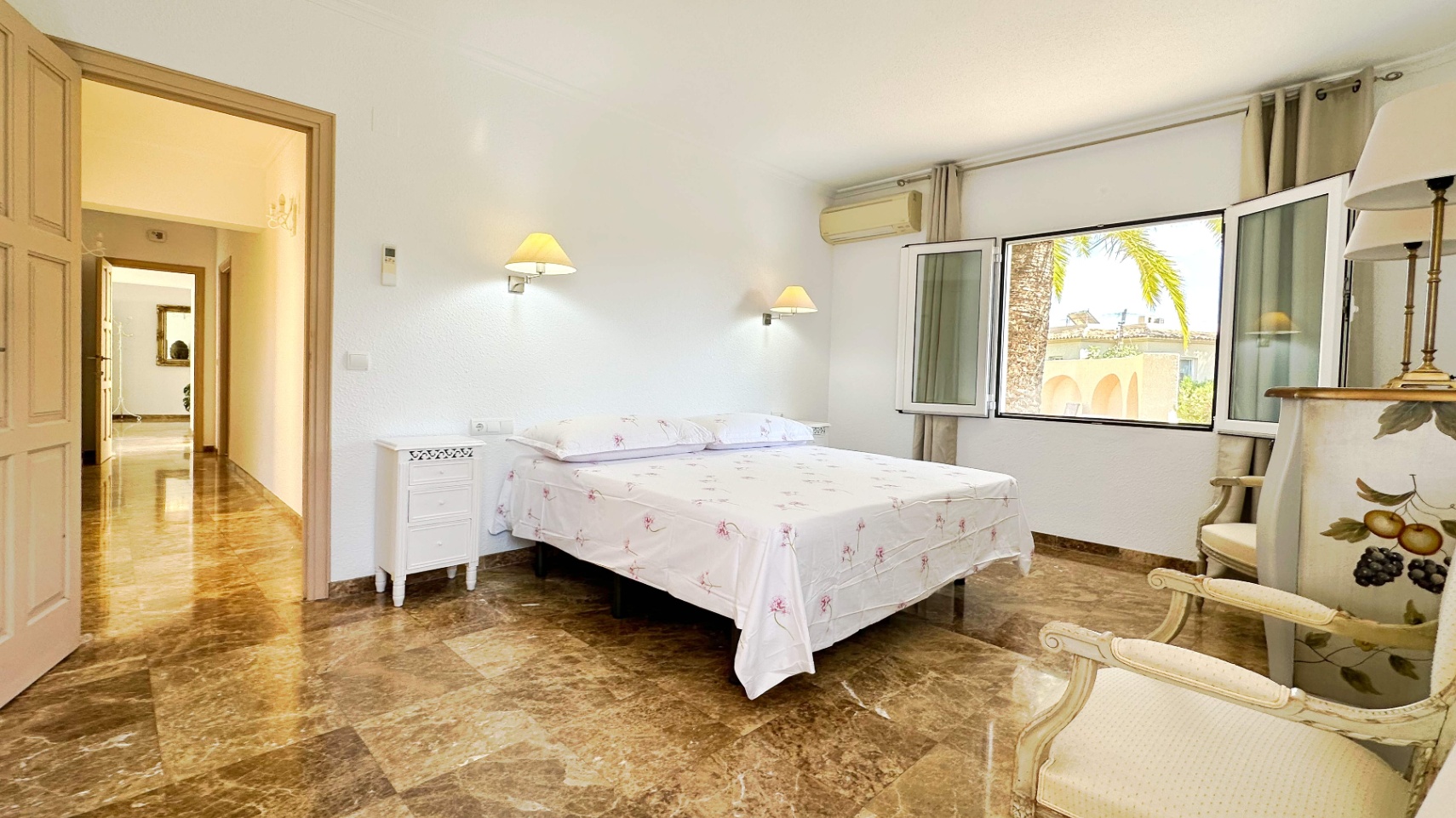 Villa Mediterránea construida en una planta en Altea, Urb. Santa Clara, con mucha privacidad