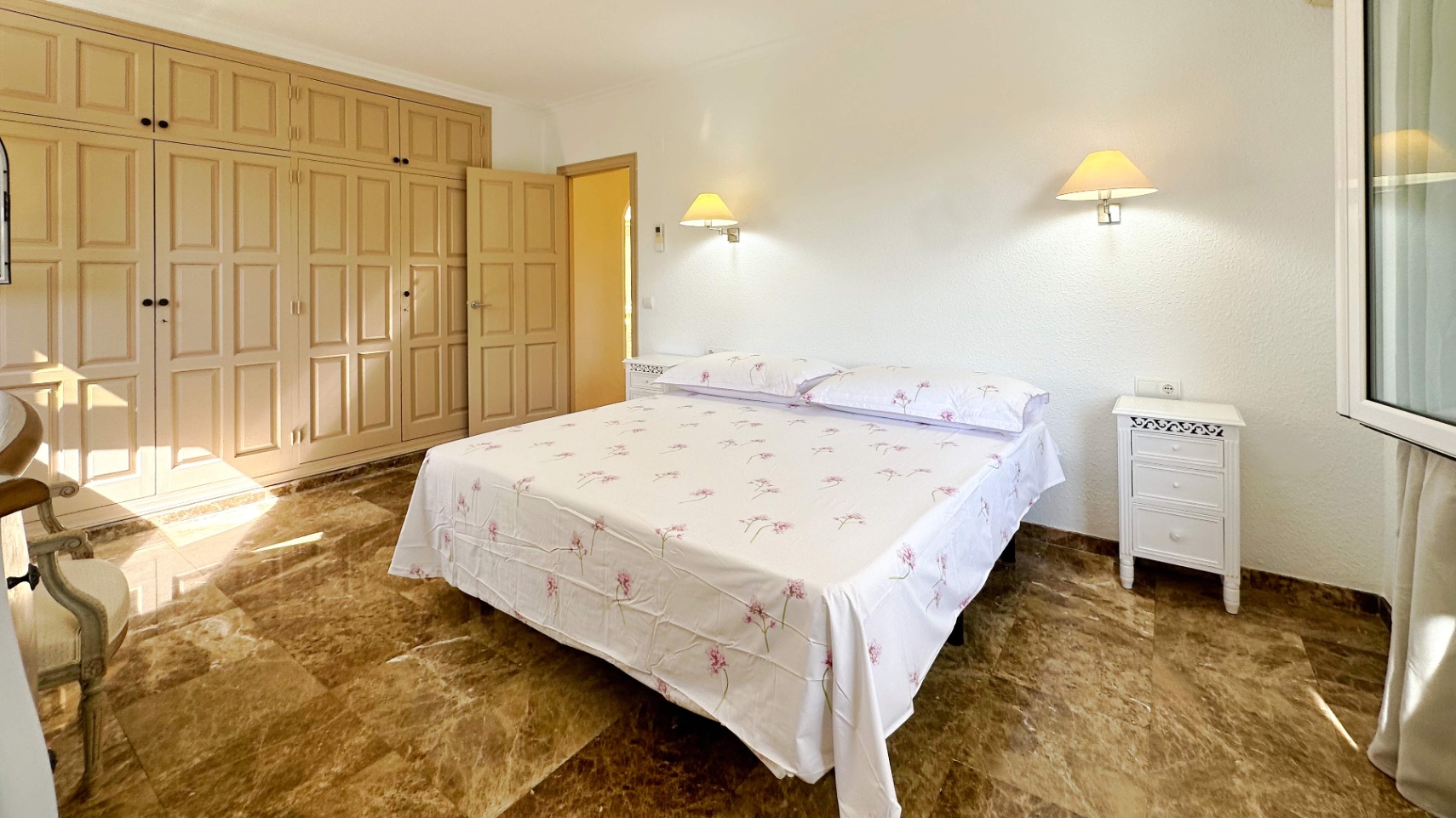 Villa Mediterránea construida en una planta en Altea, Urb. Santa Clara, con mucha privacidad