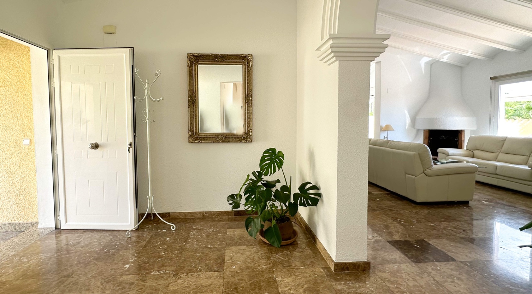 Villa Mediterránea construida en una planta en Altea, Urb. Santa Clara, con mucha privacidad