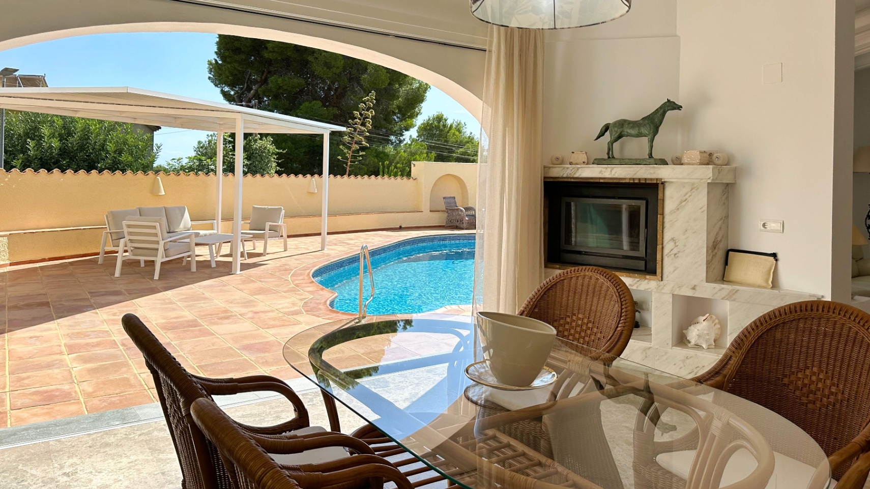 Villa Mediterránea construida en una planta en Altea, Urb. Santa Clara, con mucha privacidad