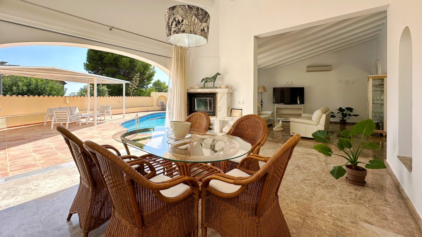 Villa Mediterránea construida en una planta en Altea, Urb. Santa Clara, con mucha privacidad