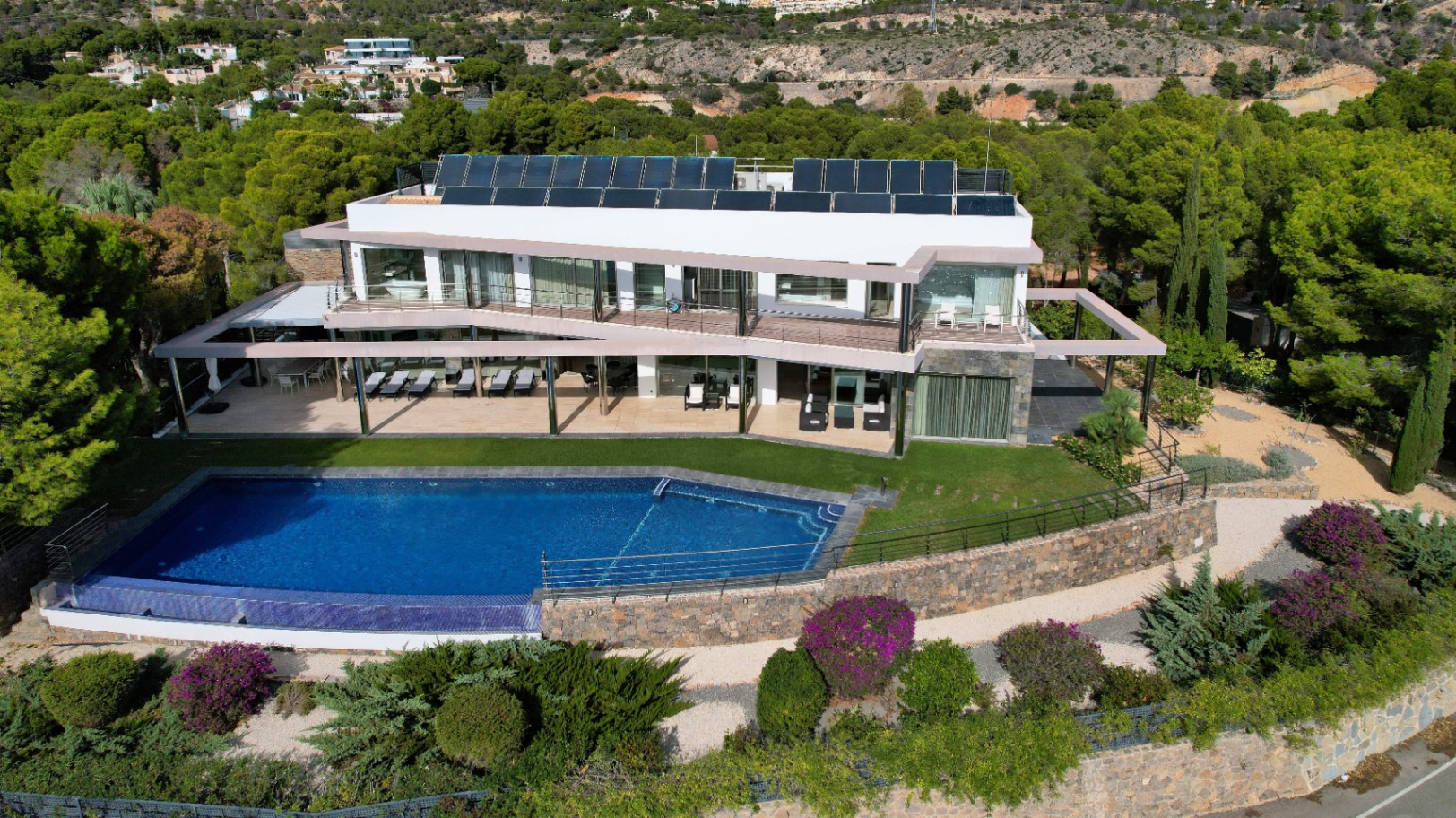 Sea front villa in Altea! A unique luxury villa at the Costa Blanca