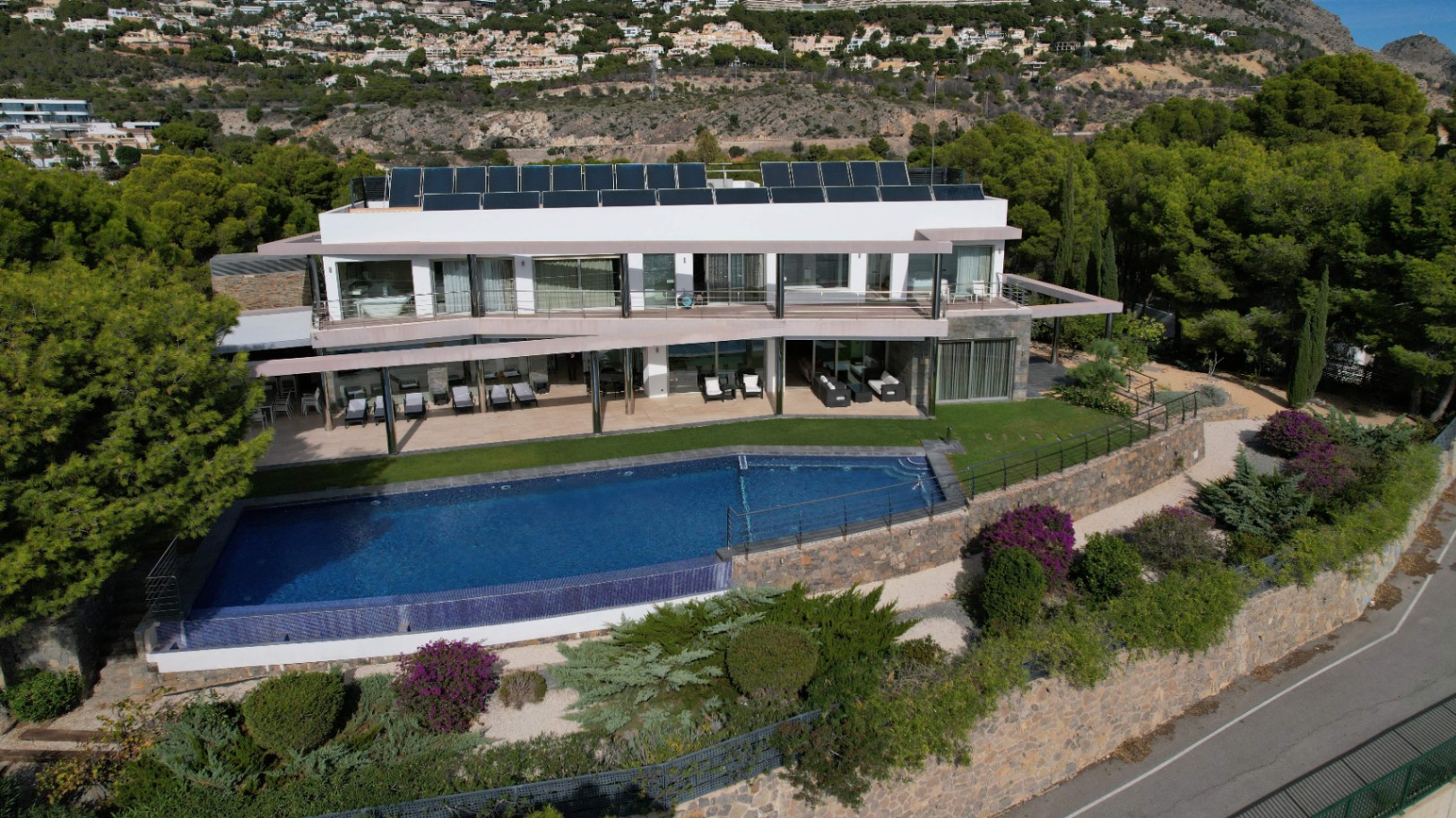 Sea front villa in Altea! A unique luxury villa at the Costa Blanca