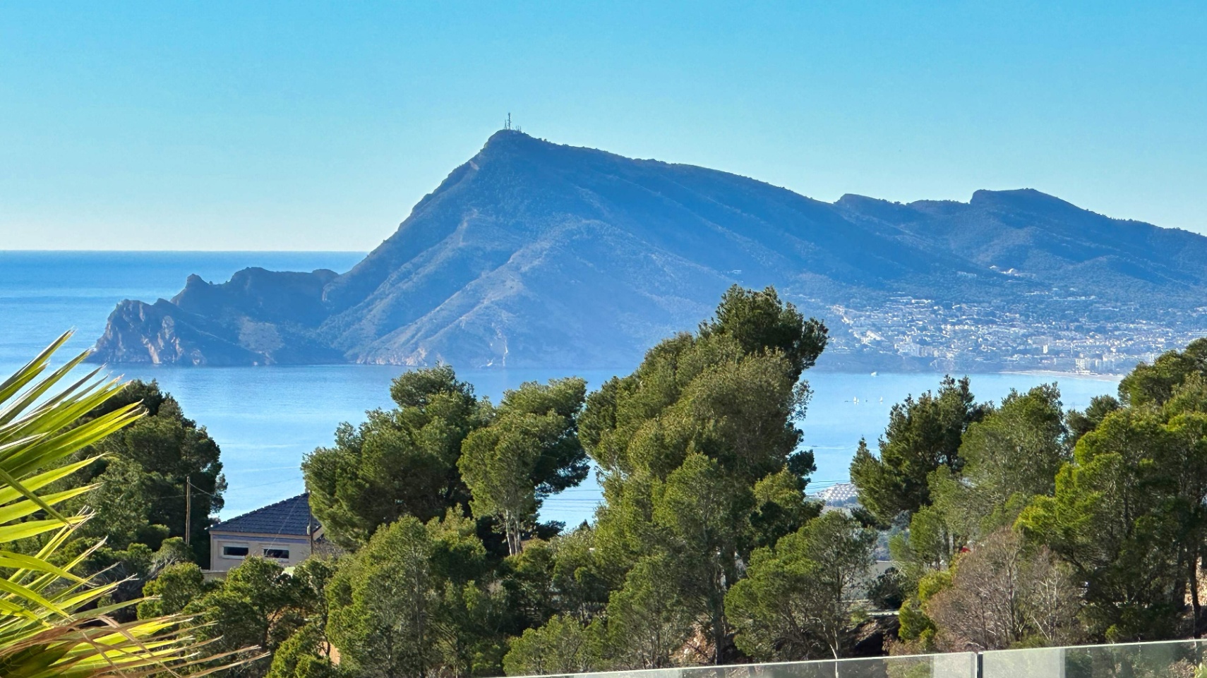 Villa de luxe avec vue sur la mer et design contemporain à Altea Hills