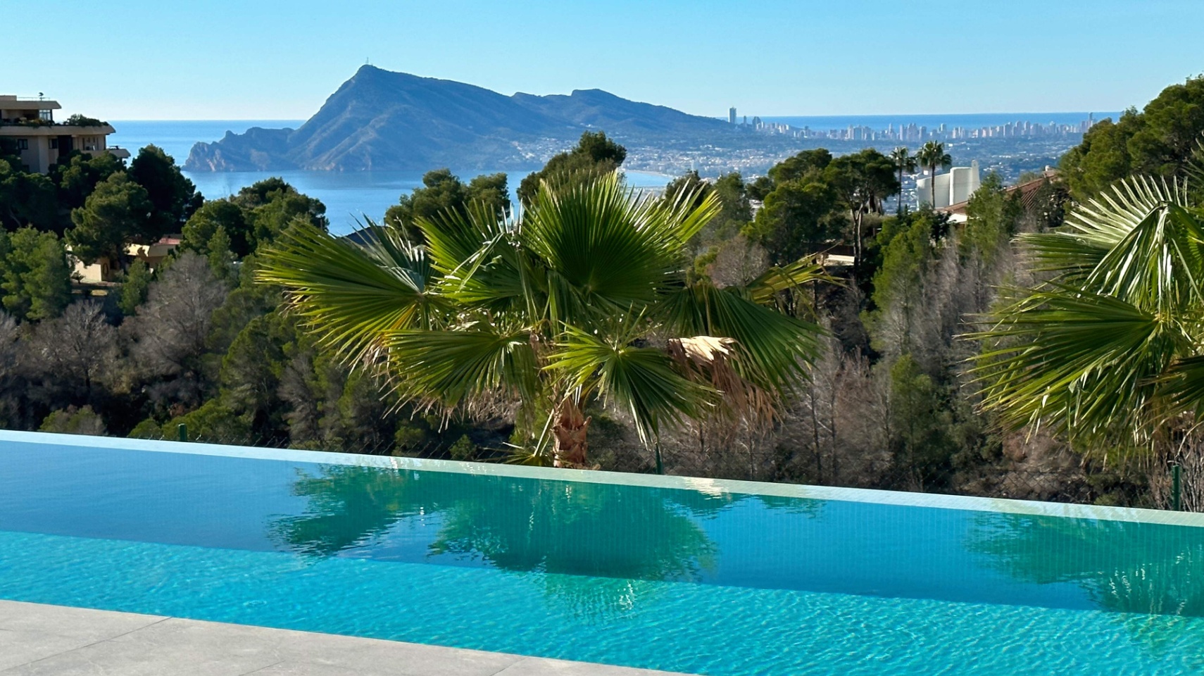 Villa de luxe avec vue sur la mer et design contemporain à Altea Hills