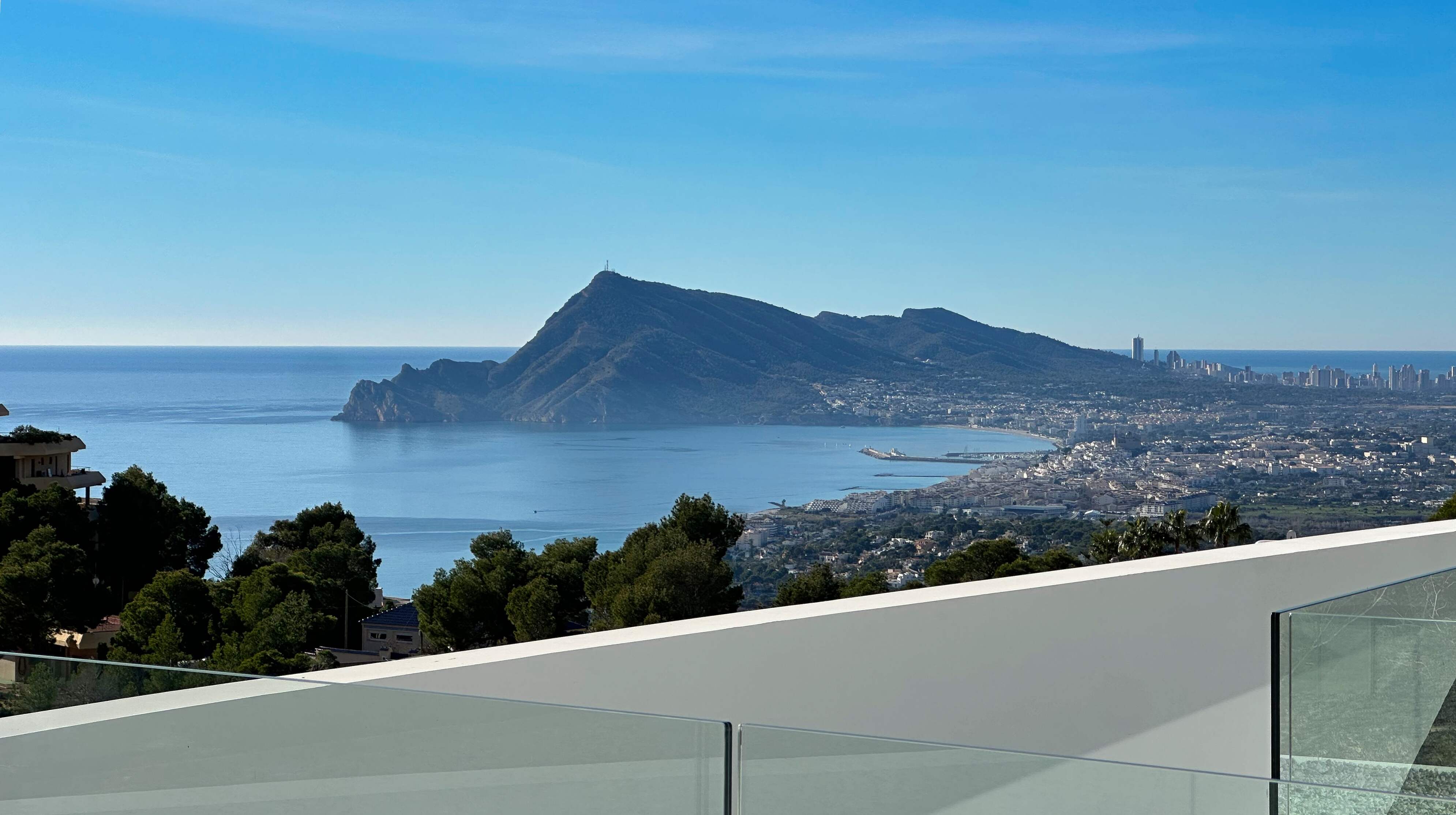 Villa de luxe avec vue sur la mer et design contemporain à Altea Hills