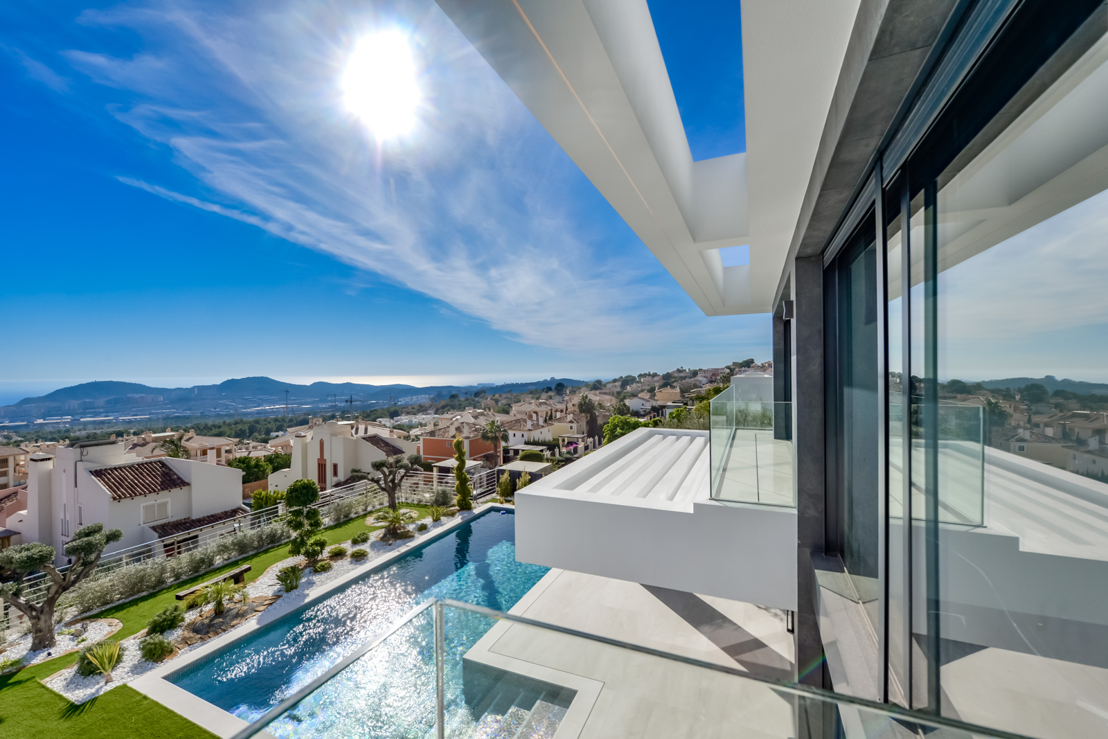 Splendid luxury villa with exclusive design, magnificent sea views in Finestrat, Costa Blanca.