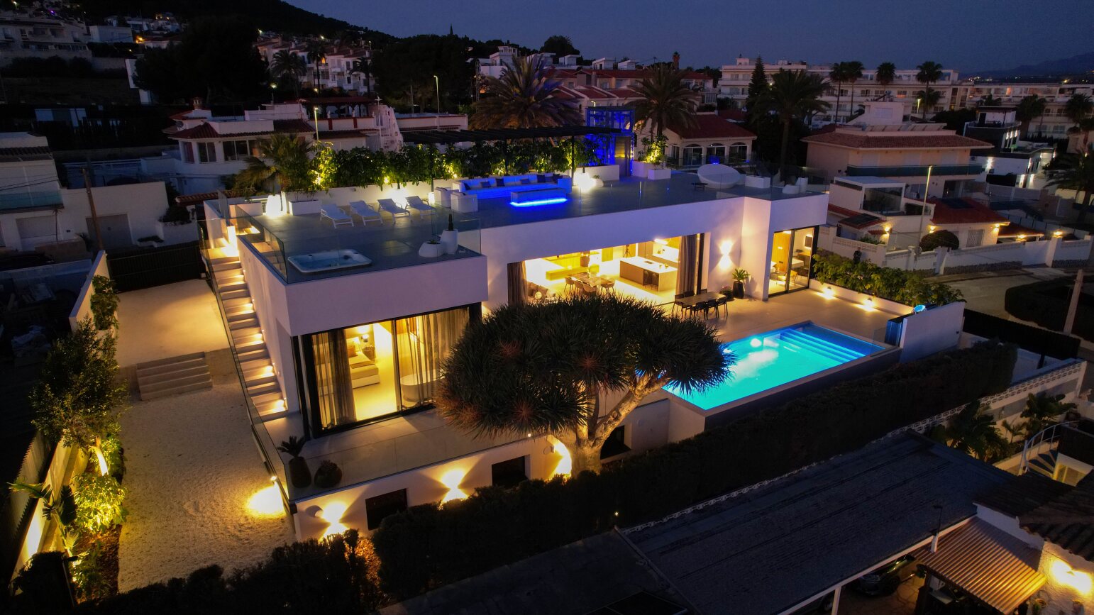 Luxuriöse, moderne Villa mit Meerblick und in Strandnähe in El Albir