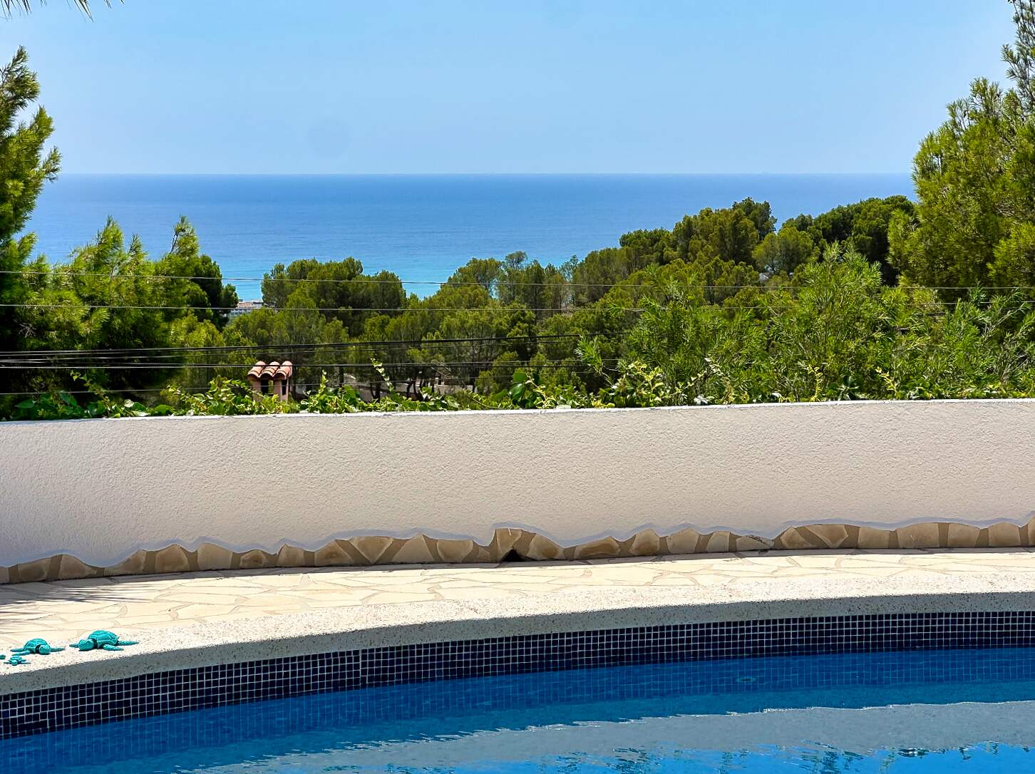 Schönes mediterranes Haus mit herrlichem Blick auf das Meer und die Berge in Altea