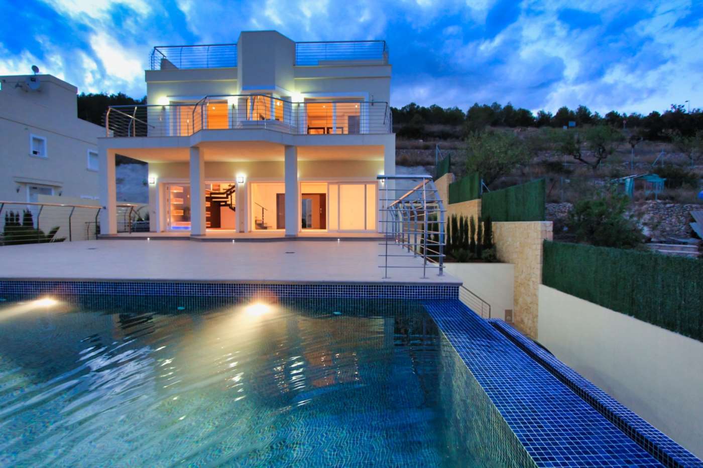 Modern villa with a lift and great sea views in Calpe