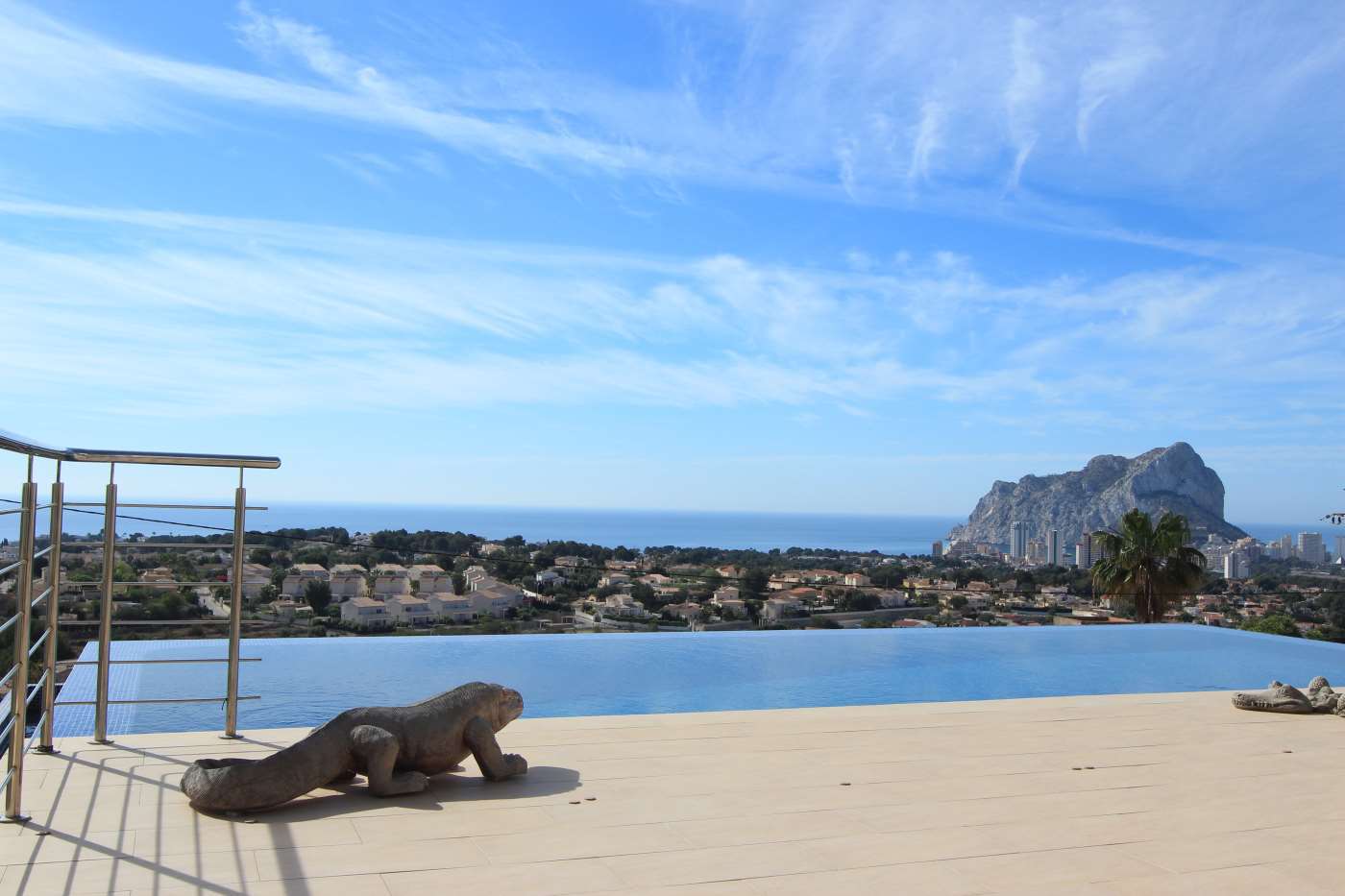 Modern villa with a lift and great sea views in Calpe