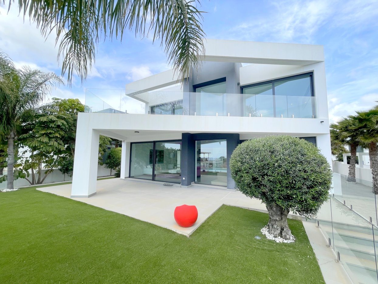 Modern luxury villa for sale in Moraira