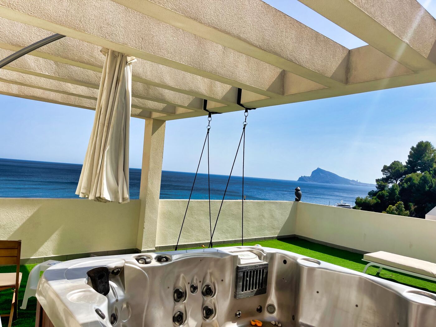 Penthouse at the sea front for sale in Mascarat, Altea
