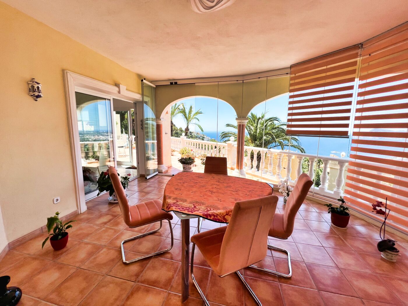 Villa met heerlijke tuin en prachtig uitzicht op zee in Altea Hills!