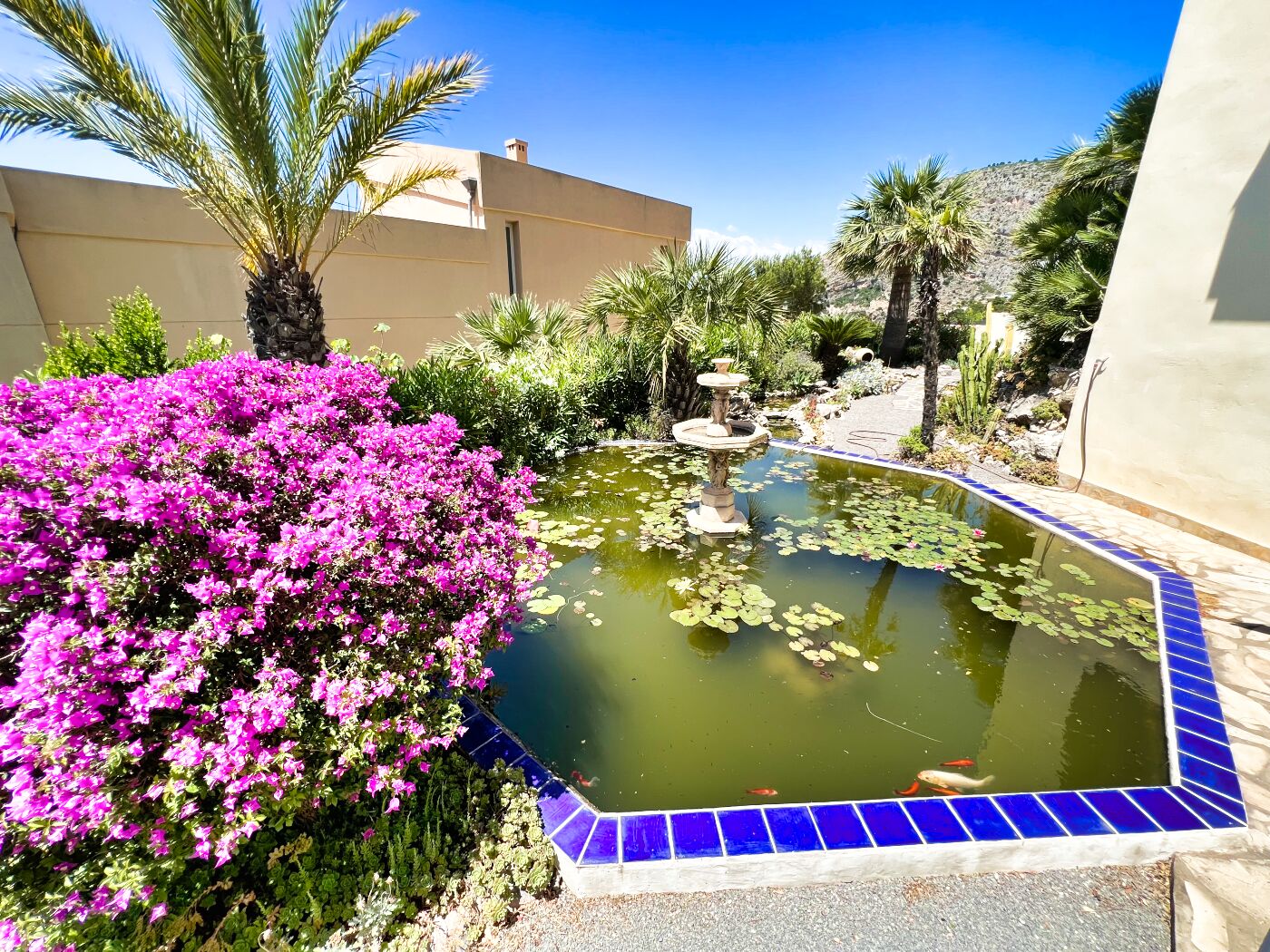 Villa mit schönem Garten und herrlichem Meerblick in Altea Hills!