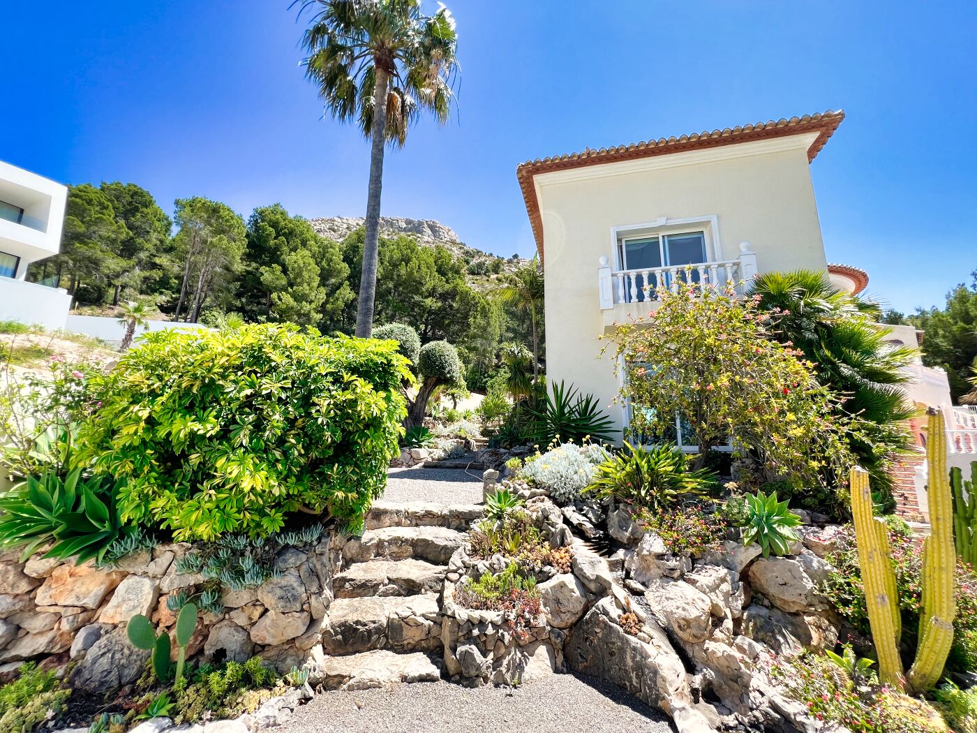 Villa mit schönem Garten und herrlichem Meerblick in Altea Hills!