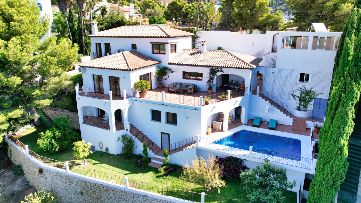Completely renovated villa with breathtaking views in Sierra Altea