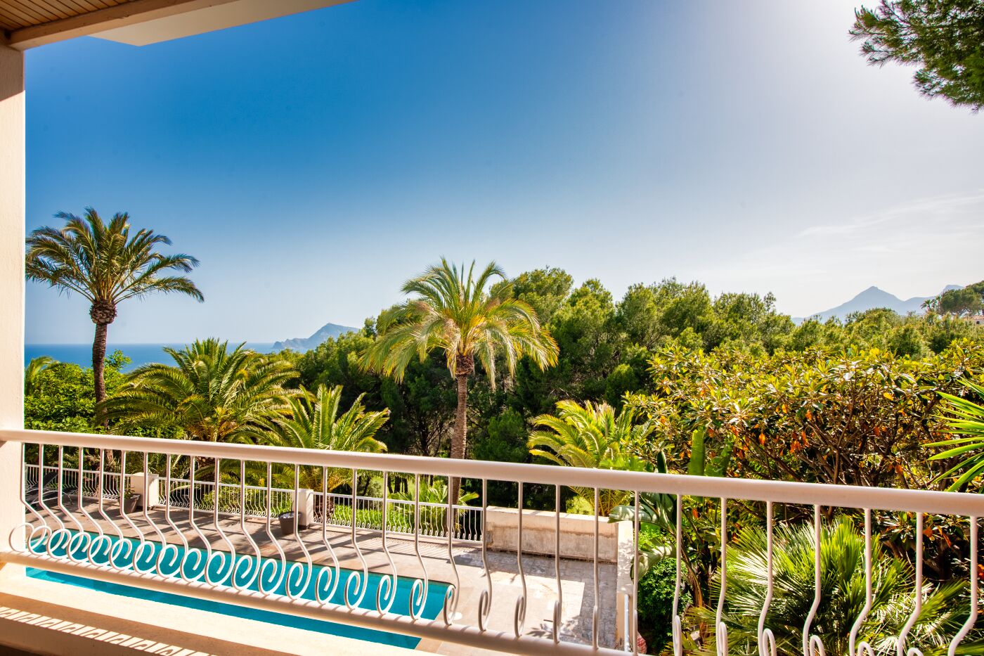 Fantastic villa with a guest apartment for sale in Sierra Altea