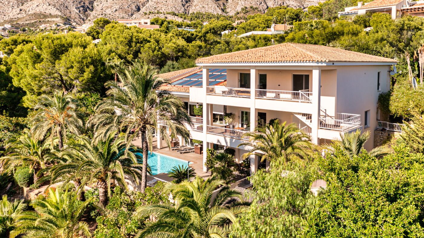 Fantastische villa met gastenappartement te koop in Sierra Altea