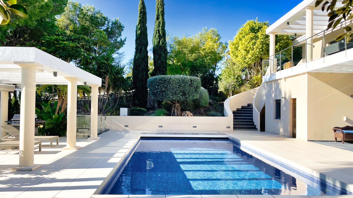 Luxury mansion in Altea La Vella with paradisical garden