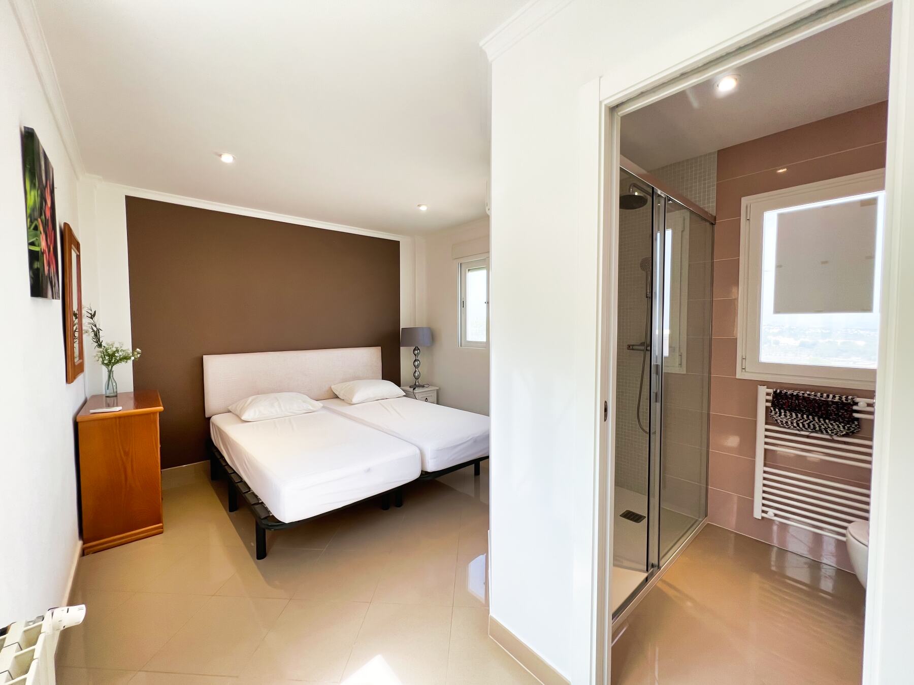 Villa de 6 dormitorios con apartamento de invitados en Calpe