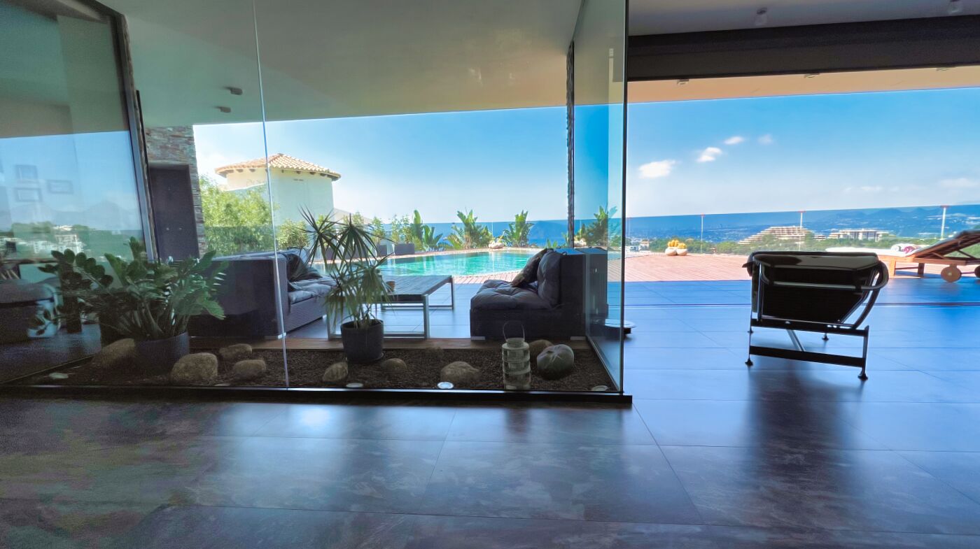 Ultramoderne villa in Altea Hills met lift, spa en uitzicht op zee