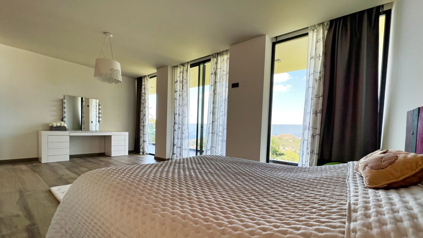 Ultra-modern villa in Altea Hills with elevator, spa and sea views