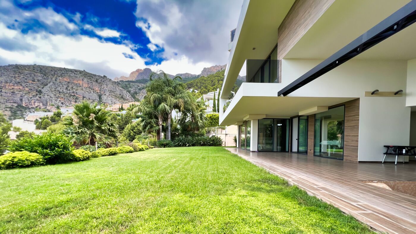 Ultramoderne villa in Altea Hills met lift, spa en uitzicht op zee