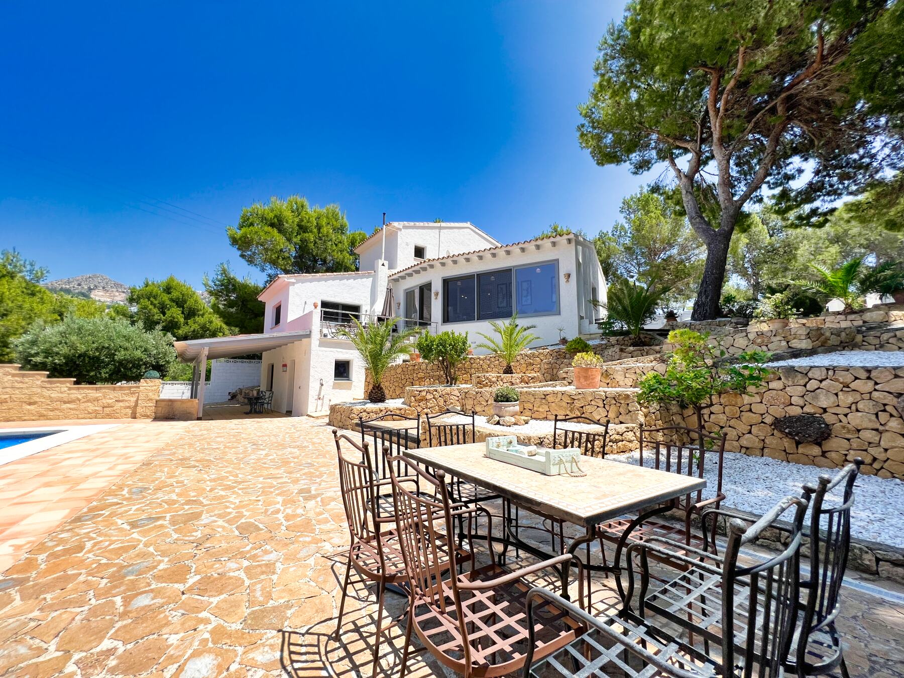 Chalet mediterráneo con vistas al mar y apartamento de invitados en venta en Altea