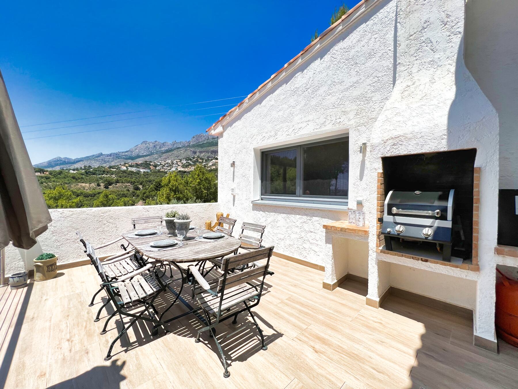 Mediterranean villa with sea views and guest apartment for sale in Altea