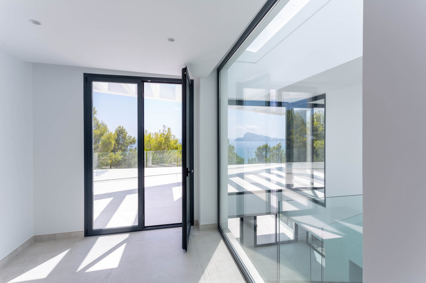 Moderne Villa in Altea Hills mit Blick auf das Meer und die Bucht