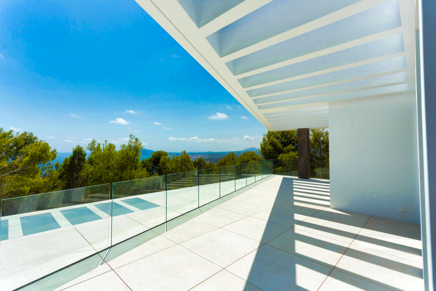 Moderne Villa in Altea Hills mit Blick auf das Meer und die Bucht