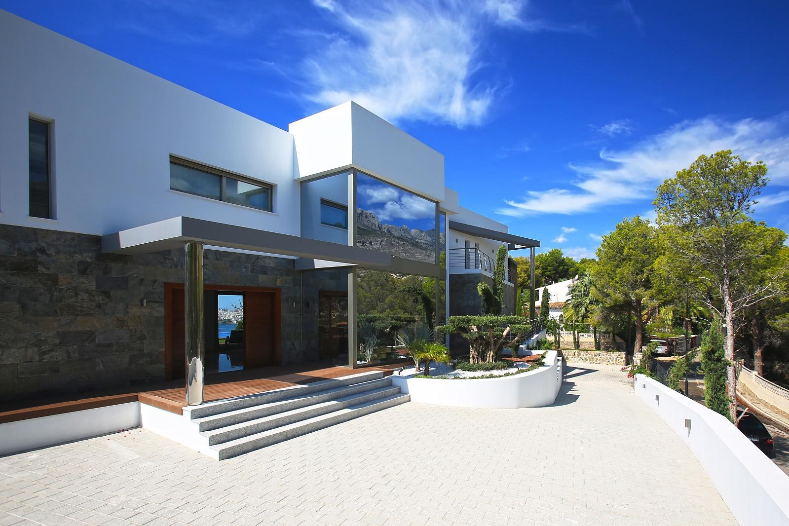 Sea front villa in Altea! A unique luxury villa at the Costa Blanca