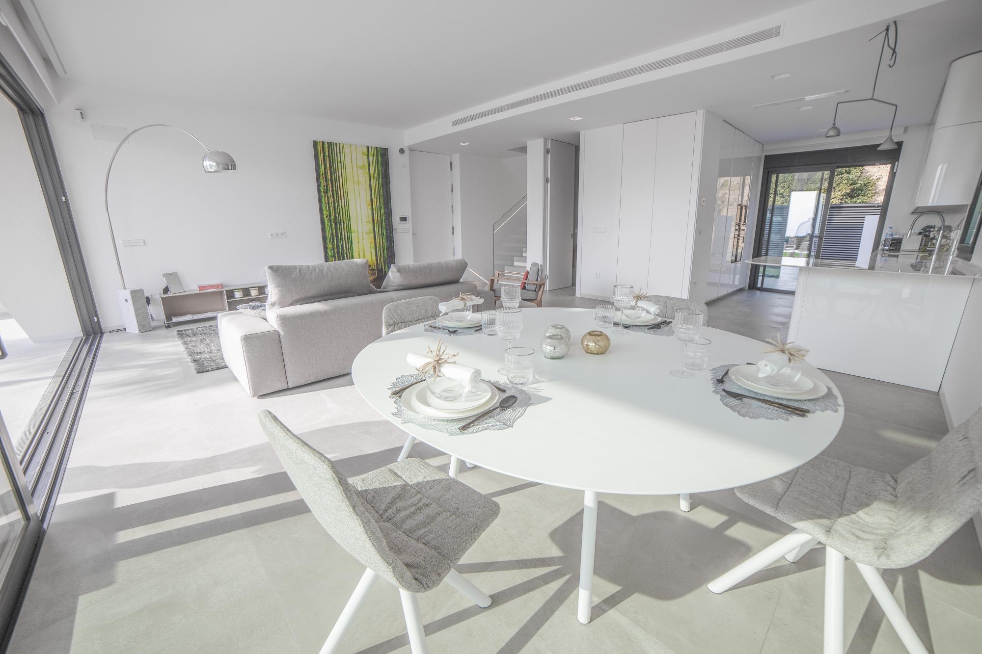 3-4 bedroom modern villas with sea views in Finestrat