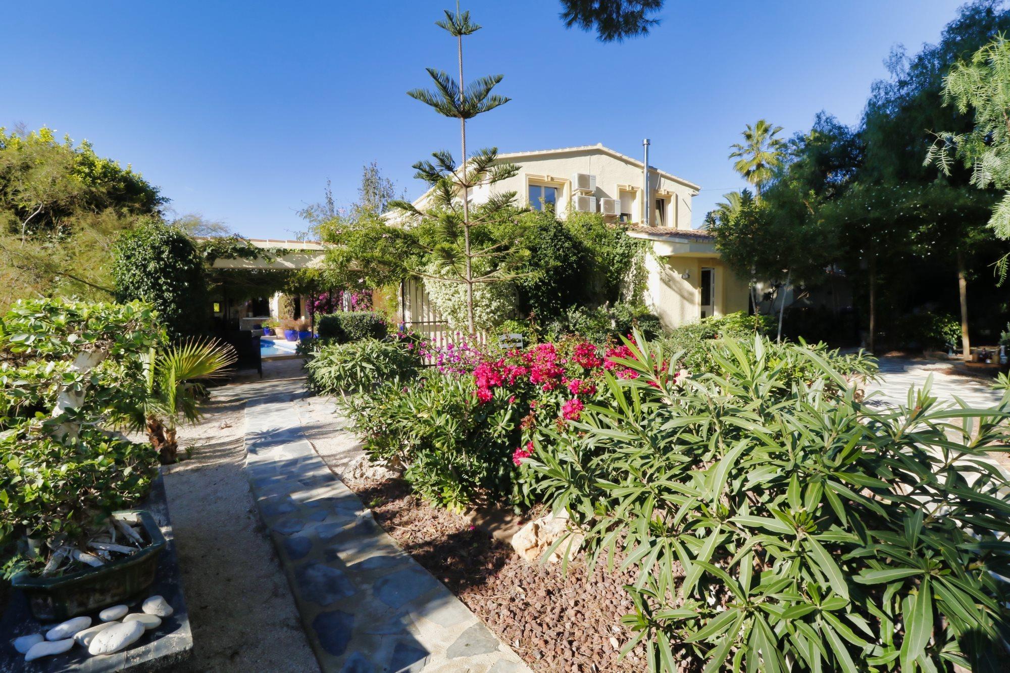 Finca on a large plot in Calpe