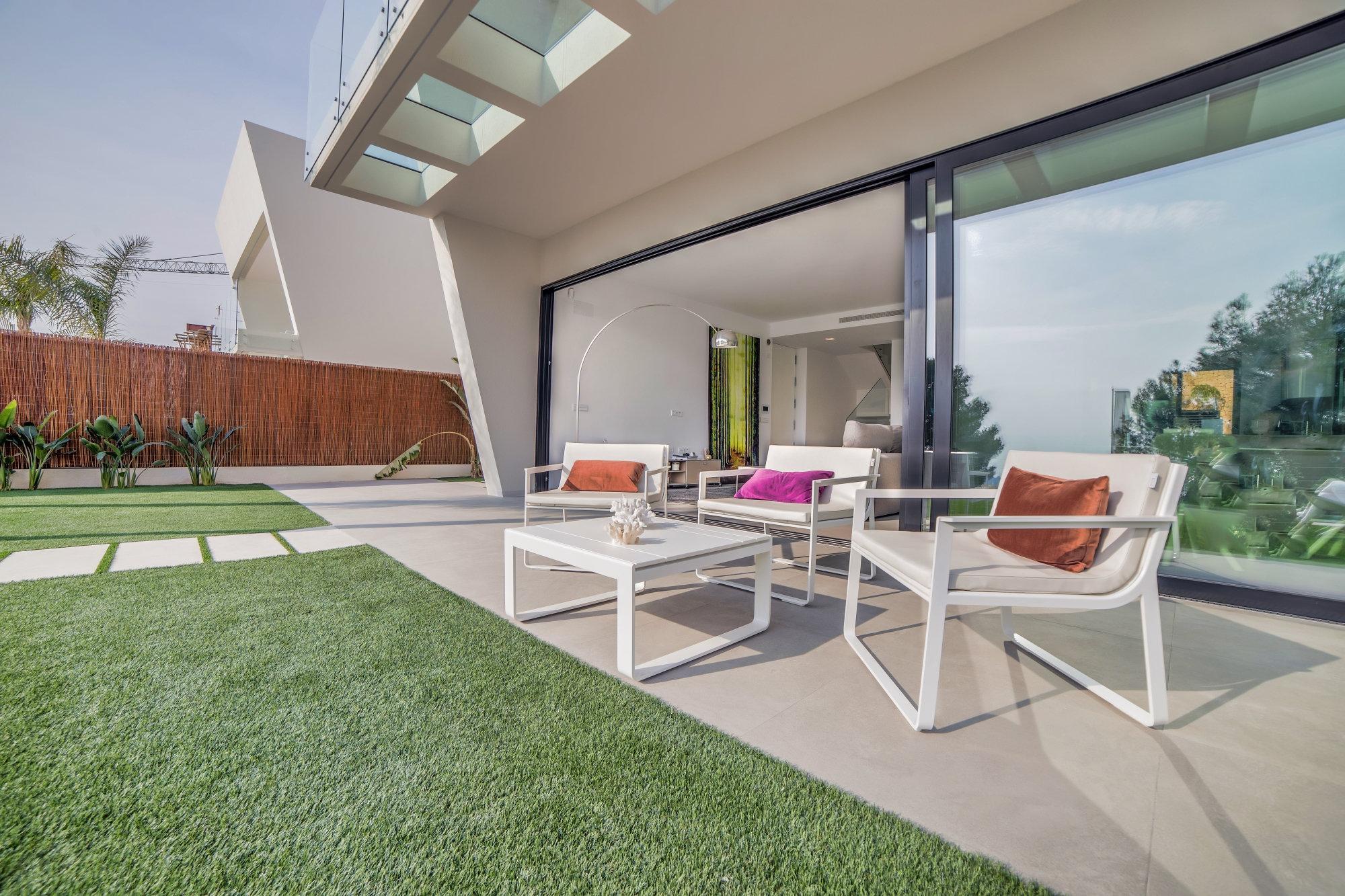 3-4 bedroom modern villas with sea views in Finestrat