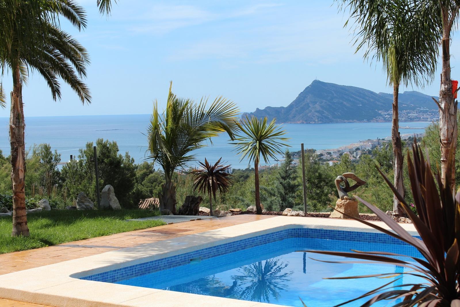 Villa with sea views for sale in Altea