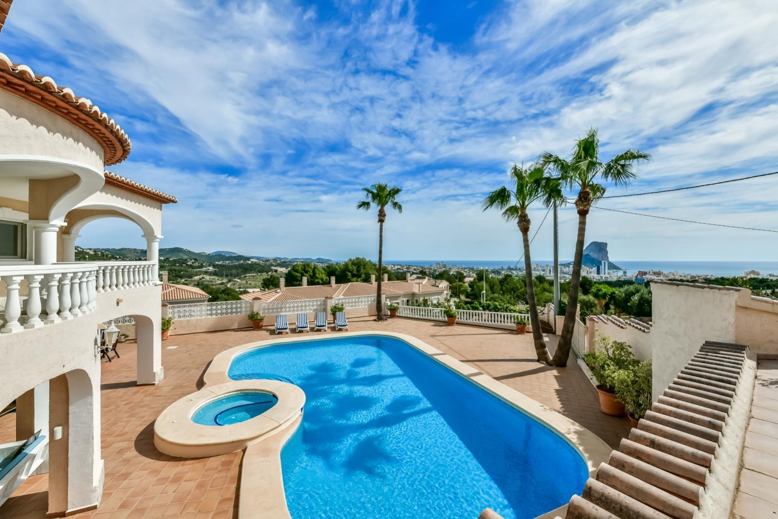 6 bedroom villa with guest apartment in Calpe
