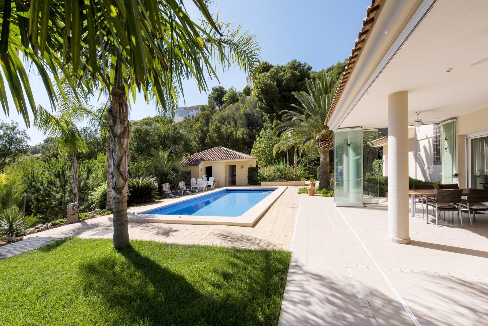 Villa with sea views for sale in Altea